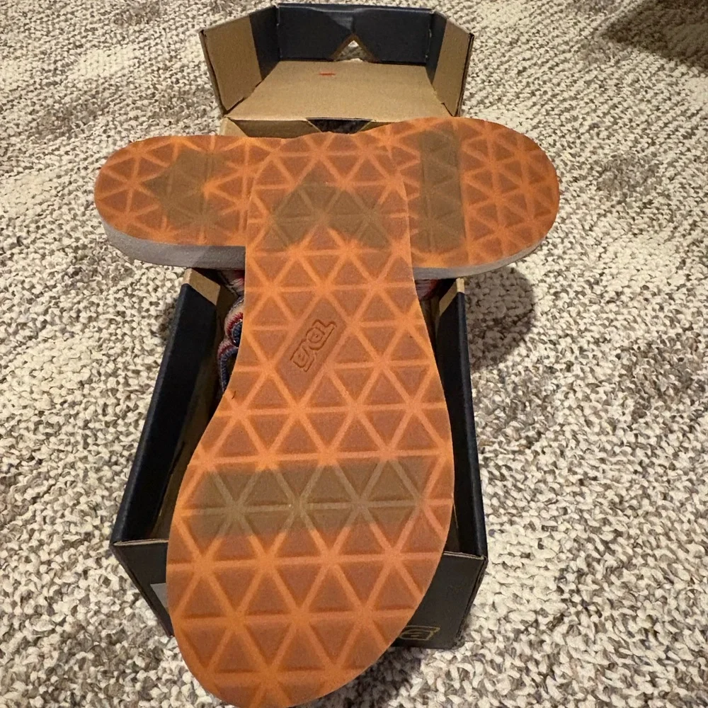 Teva size 6 slide - Picture 3 of 3